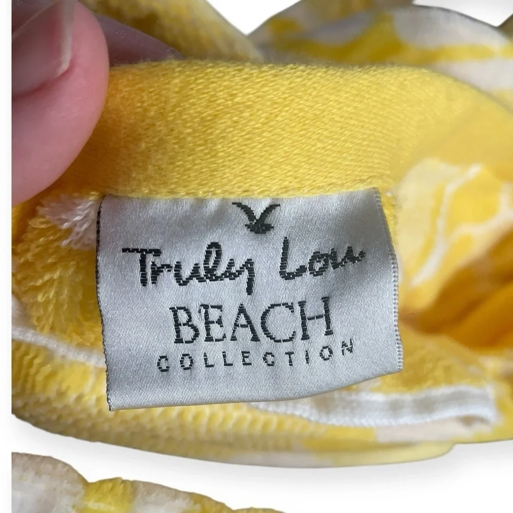 Truly Lou Beach Towel Lemons Yellow White Cotton 36x68 Soft Absorbent Pool Spa